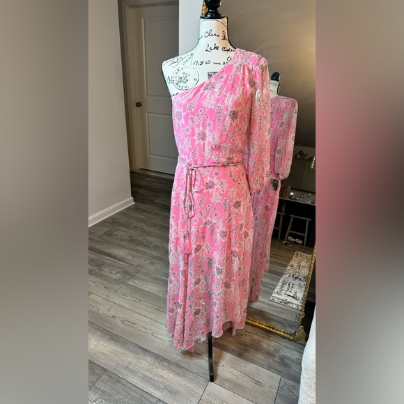 Tayler Elegant Pink Floral One-Shoulder Dress. - Picture 2 of 10